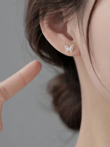 1 对精致蝴蝶彩色锆石耳钉，适合女性、朋友日常佩戴