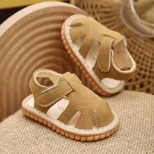 Yibubu Khaki Infant Sandals, Unisex Infant Model, Closed Toe Design, Soft Rubber Non-Slip Sole, Newborn Flat Sandals - Khaki - View 3