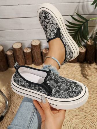Women's Casual Cloth Sports Sneakers, Flat, Fashion Versatile Slip-On With Chinese Style Embroidery
