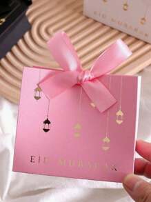 Set van 5 luxe vakantiegeschenkdozen van 10,5 * 10 * 4,5 cm in klassiek zwart, wit en romantisch roze, versierd met gouden lantaarns en linten - perfect voor het elegant tentoonstellen van snoep, chocolade en unieke souvenirs