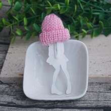 1 pieza Broche de solapa de acrílico con diseño de gorro rosa y dibujos animados lindos, accesorio de decoración para ropa/bolso, adecuado para todas las estaciones