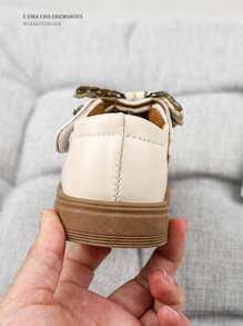 1 par de zapatos planos con bordado floral para niñas, zapatos de princesa con lazo, suela suave y antideslizante, adecuados para niñas de 2 a 7 años, moda primaveral - Beis - Ver 7