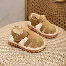 Yibubu Khaki Infant Sandals, Unisex Infant Model, Closed Toe Design, Soft Rubber Non-Slip Sole, Newborn Flat Sandals - Khaki - View 6
