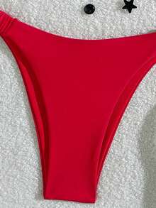 女士纯色三角比基尼两件套，中间有金属配件，适合海岛度假摄影，适合夏季海滩