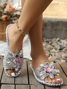 2025 新款银色软底珍珠花女士平底凉鞋，仙女风格搭配连衣裙，个性化水钻拖鞋沙滩拖鞋