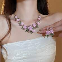 Conjunto de collar y aretes de flores y hojas de acrilico color rosa y morado con cristales y perlas, cadena delicada para la clavícula para fiestas, bodas y festivales - flores - Ver 3