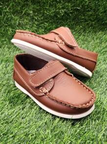 儿童乐福鞋和牛津鞋