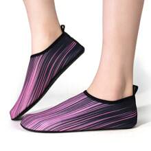 Chaussures aquatiques unisexes d'été, chaussures d'eau rouges pour hommes et femmes, chaussettes pieds nus pour la plage, le surf, la plongée, la natation, chaussures de fitness intérieures souples et antidérapantes pour le yoga, le tapis roulant et les sports