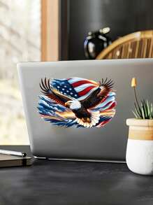 1 件美国国旗鹰装饰贴纸 - 爱国白头鹰飞行贴花，适用于笔记本电脑、汽车保险杠、玻璃、墙壁装饰 - PVC 材料，艺术粘合图形，适用于车辆装饰礼品生日毕业房间装饰家居装饰浴室装饰卧室装饰房间装饰用品客厅装饰房屋装饰家居装饰客厅墙壁艺术墙纸贴纸个性化贴纸 - 1 張美國國旗鷹汽車貼紙 - 查看 2