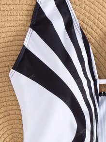 Traje de baño de una pieza sexy con contraste blanco y negro y recortes, para vacaciones de verano en la playa