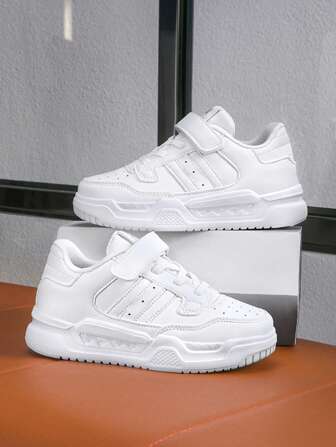 时尚百搭白色童鞋，适合男孩和女孩，轻便舒适的运动鞋，青少年低帮休闲运动鞋，儿童 PU 皮革透气跑鞋，舒适的学生校园休闲鞋，平底鞋，滑板鞋，适合室内/室外活动、上学日、日常散步和跑步、散步