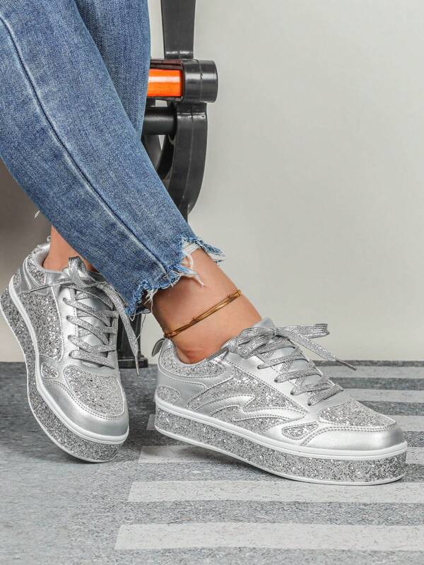 Sapatos casuais para atividades ao ar livre com glitter prateado, série urbana, tênis unissex de ajuste largo, adequados para deslocamento, treino, viagem, bico redondo, cano baixo, antiderrapante versátil, presente de feriado, calçados esportivos femininos plus size, primavera/outono