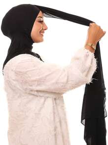 1件装女士经典休闲套头雪纺围巾，纯色柔软透气莫代尔面料，可作颈套、头巾、多功能头饰，适合日常穿着。