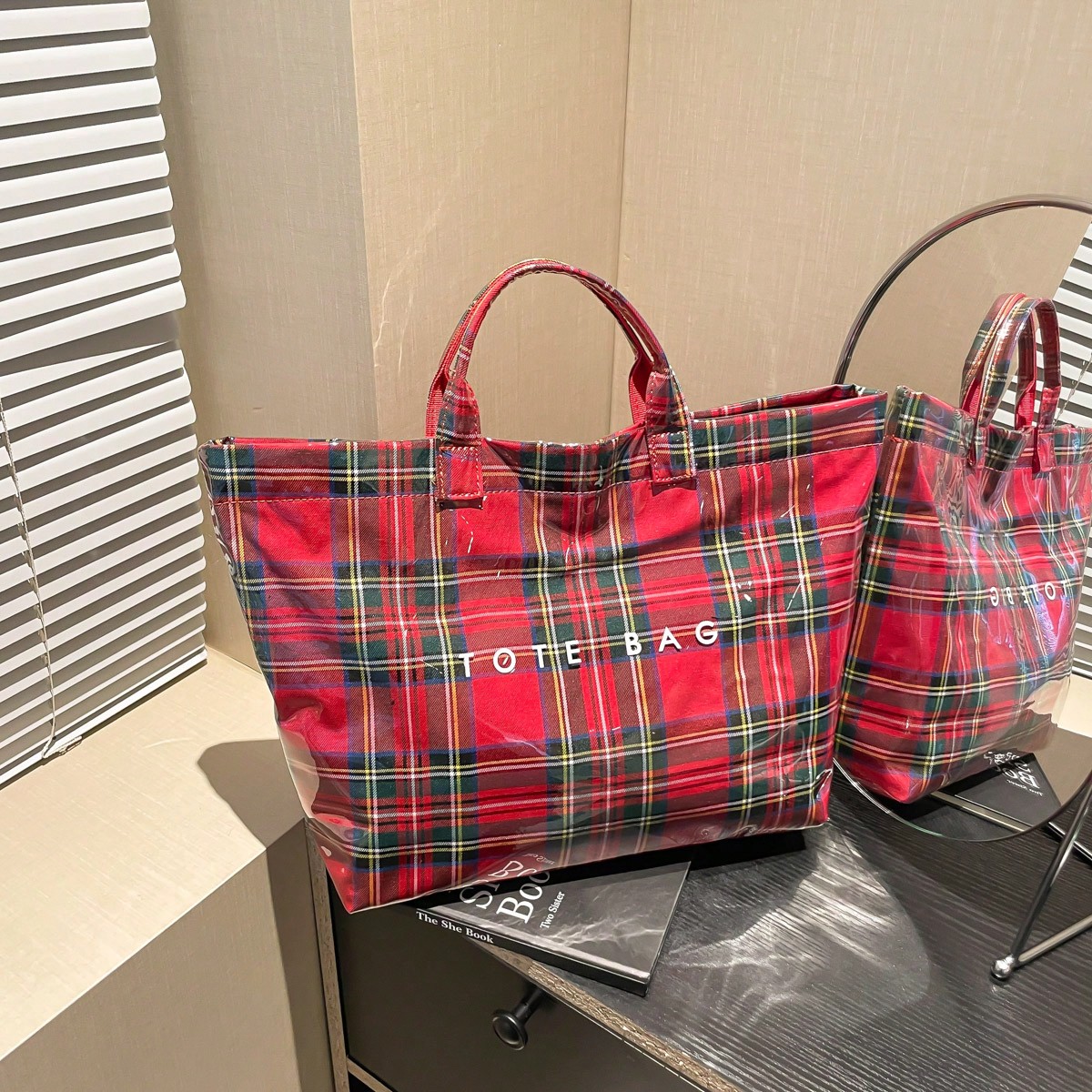 Fashionable Tote Bag - Large Capacity, Made Of Lightweight PVC And Kraft Paper, With Hook And Loop Closure, Stylish Choice For Women