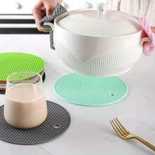 1/4 Pcs Round Honeycomb Silicone Placemat Insulation Pad, Anti Slip Pot Holder, Easy To Clean And High-Temperature Resistant Table Mat, Desktop Protection, Protection From Heat Damage To Cooking Utensils, Easy To Clean - Multifunctional Kitchen Accessory, Home Kitchen Table Decoration