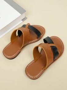 儿童时尚露趾平底一脚蹬凉鞋，可爱防滑沙滩和浴室拖鞋