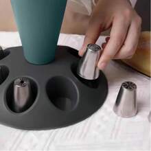 裱花袋支架，裱花袋支架，蛋糕装饰糕点工具，裱花袋支架，带 8 个喷嘴槽的裱花袋支架，蛋糕装饰套件的塑料糕点袋支架，烘焙配件 - 灰色 - 查看 5