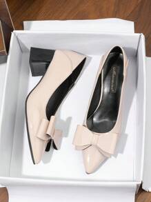 Escarpins à talons hauts pour femmes avec décoration en nœud, enrobé, kaki, talon épais, polyvalent, minimaliste, élégant et glamour. Convient pour les déplacements, le port quotidien, les événements formels, les mariages. Chaussures confortables à talons moyens pour dames