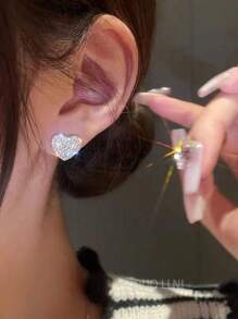 1 Pair Premium Romantic Heart-Shaped Rhinestone Asymmetric Stud Earrings For Women - Gold - View 3
