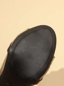 女士夏季高跟凉鞋，复古风格拼色印花尖头高跟鞋，适合 2025 年季节