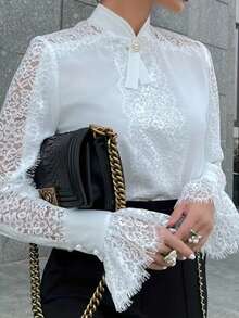 Blusa elegante de encaje con diseño de lazo y mangas acampanadas para mujer, camisa con adorno de encaje de moda para el trabajo