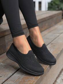Breathable Mesh Casual Flat Slip-On Shoes, Women's Versatile Comfortable Plain Sneakers, Suitable For Sports, Daily Wear, Walking, Work, Large Size - Black - View 5