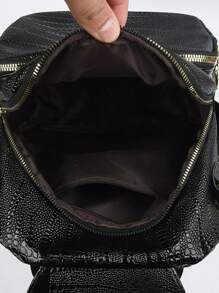 Mochila de estilo de moda con estampado de cocodrilo negro para mujer - Bolso de viaje y compras multipropósito con cremallera dorada, correa ajustable y remaches decorativos