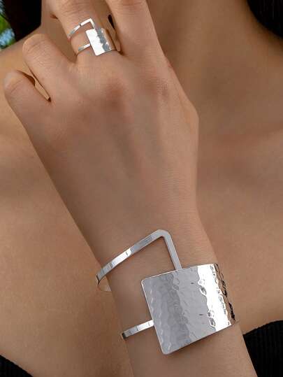 Set de 2 piezas de brazalete y anillo con textura martillada asimétrica, joyería de estilo minimalista para fiesta y uso diario