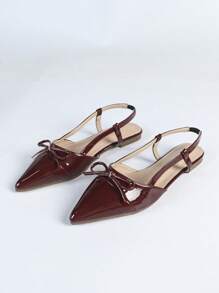 女士新款时尚百搭舒适尖头撞色圣诞新年平底鞋，软底软皮休闲鞋，可搭配连衣裙，四季皆宜