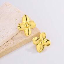 Vintage 18K Gold Plated Stainless Steel Asymmetrical Hammered Flower Earrings, European & American Cross-Border Design