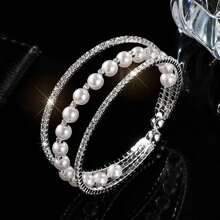 1 件多层珍珠和水钻环绕式弹性手镯
