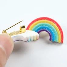 2 件彩色彩虹胸针和新奇纽扣，时尚活泼的包包配饰，骄傲月服装 - 彩色 - 查看 7