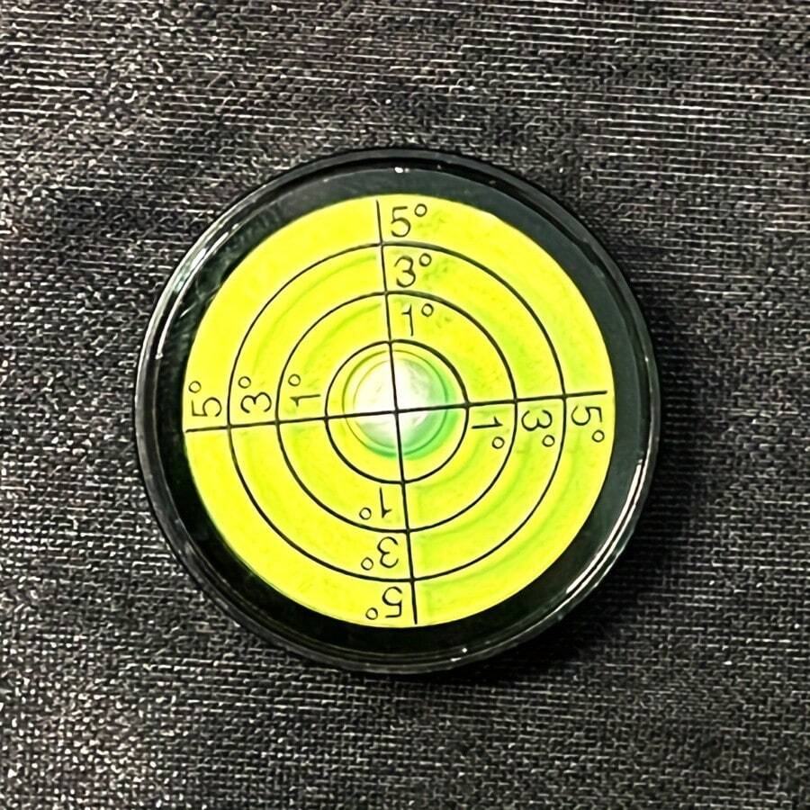 1个高精度铝合金水平仪，圆形气泡水平仪，直径30毫米，高度8毫米