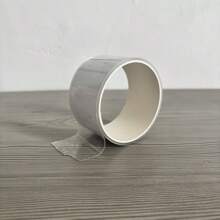 这款纳米胶带足够长，具有超强粘性和高透明度。它也是一种可清洗的双面胶带，可以重复使用。它防水耐热，适用于舒适的家庭、潮湿的浴室、烟雾缭绕的厨房或日常办公环境中的各种粘合需求。