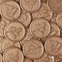 50/100/200/300 piezas Pegatinas de cera con iniciales personalizadas, pegatinas de sello de cera hechas a mano para invitaciones de boda, pegatinas de cera autoadhesivas para sobres - Bronce, ornamental, resistente al agua, multifuncional, multifuncional, ornamental para estudiantes de último año de secundaria, estudiantes universitarios, estudiantes universitarios, estudiantes de primer año, estudiantes de segundo año, estudiantes de cursos inferiores