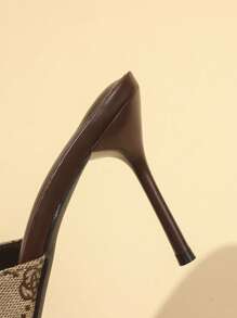 女士夏季高跟凉鞋，复古风格拼色印花尖头高跟鞋，适合 2025 年季节