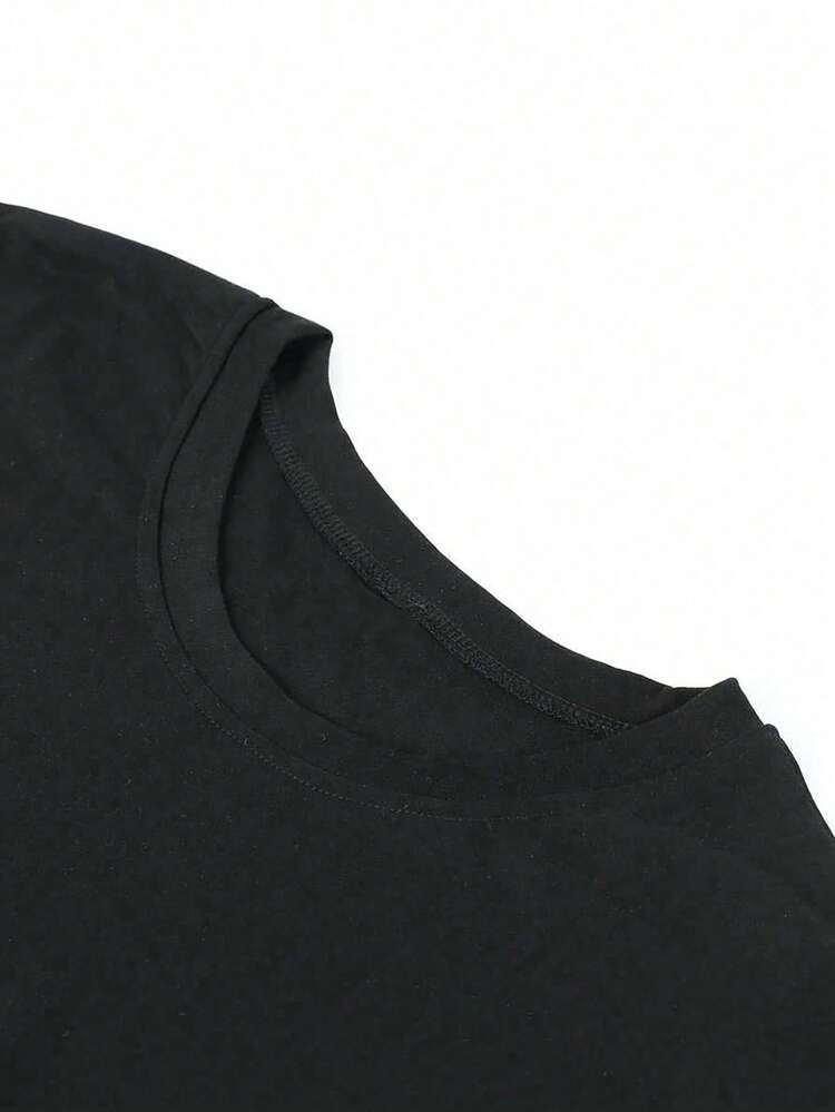 Camiseta de mujer de inspiración gótica enigmática: emblema de rosa mística con acentos serpentinos, combinando estéticas oscuras y elegantes - Negro - Añade 3