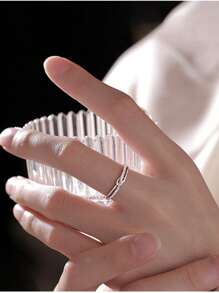 925 纯银女士戒指，简约设计，时尚独特，适合送给朋友