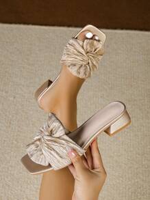 方头优雅蝴蝶结装饰粗跟凉鞋