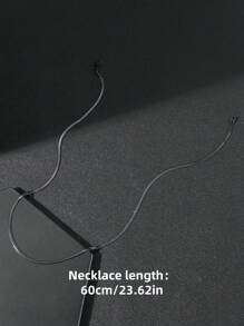 Modischer schwarzer Herren Halskette, abgeflachte Edelstahl Schlangenkette Halskette, klassischer Punk Gothic Hip Cool Stil, ideal für den täglichen Gebrauch, Geschenkidee zur Saison-Eröffnung