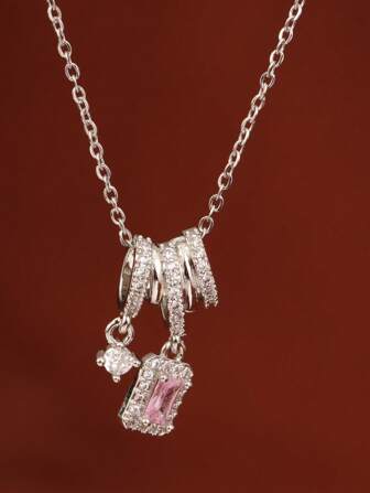 1 不锈钢粉红极光粉钻方形流苏项链时尚百搭，搭配银色弧形框架和紫色方形锆石钛钢吊坠，适合母亲节礼物和女性日常佩戴