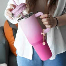 适用于 30 盎司和 40 盎司杯子的配件，包括一个带把手的粉色心形蝴蝶、吸管盖和配套的杯牌（26 个粉色字母 A-Z），母亲节礼物，返校用品 - 粉紅色蝴蝶 - 查看 3