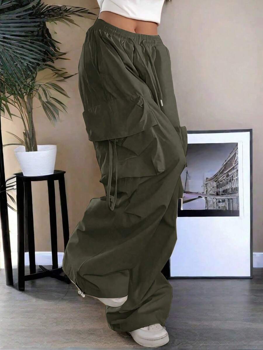 街头高腰翻盖口袋抽绳腰部弹性下摆褶饰休闲阔腿降落伞工装裤 - 軍綠色 - 查看 1