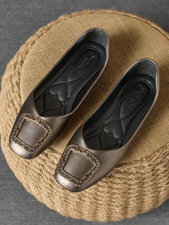1 Pair Women Flat Slip-On Shoes, Versatile Low Vamp Silver Casual Shoes, Metallic Buckle Square Toe Flats, Suitable For All Seasons