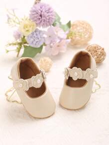 1 双春秋婴儿 0-1 岁女童公主花朵装饰 PU 软底平底鞋