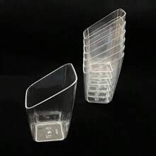 Minivalos para postres de 2.7 oz con cucharilla, cuadrados biselados - Vasos apetitosos esponjosos transparentes para muestras de postres o aperitivos - Vasos reutilizables para fiestas de cata, diversas fiestas, festivales y talla grande.