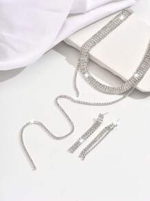 1 件双层 Y 形水钻项链 + 1 对奢华水钻耳环，适合正式活动