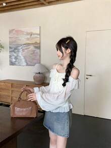 女式荷叶边露肩吊带背心衬衫，韩式纹理不对称下摆夏季上衣 - 杏色 - 查看 5