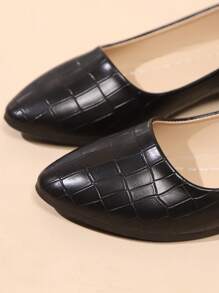 女士平底软皮鞋，适合搭配连衣裙，鞋底柔软透气，尖头休闲乐福鞋，大码，法式透气风格，韩式百搭优雅鞋款，黑色平底鞋适合工作装扮（脚宽者请选择大一码） - 黑色 - 查看 7