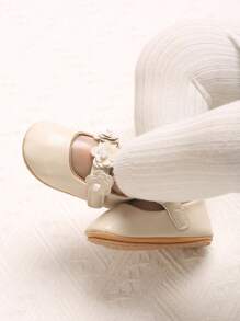 1 双春秋婴儿 0-1 岁女童公主花朵装饰 PU 软底平底鞋